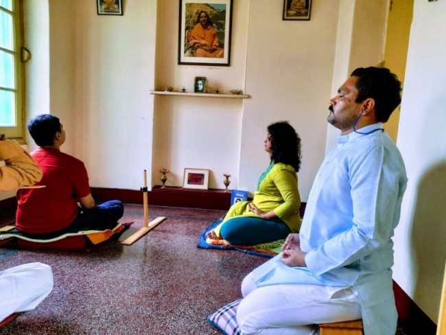 Ananda devotees meditating
